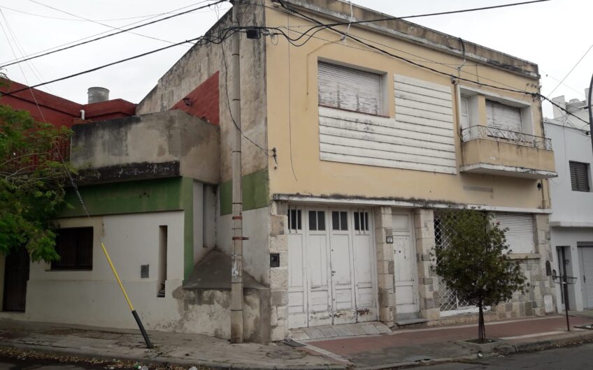 VENDO CASA + LOCAL COMERCIAL B° BAJO GRAL PAZ