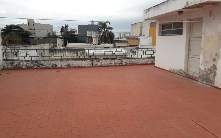 VENDO CASA + LOCAL COMERCIAL B° BAJO GRAL PAZ