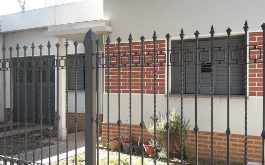 VENDO CASA B° RIVADAVIA