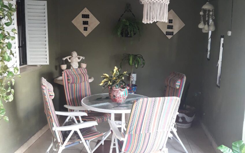 VENDO CASA 2 DORM B° SAN CAYETANO