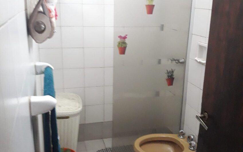 VENDO CASA 2 DORM B° SAN CAYETANO