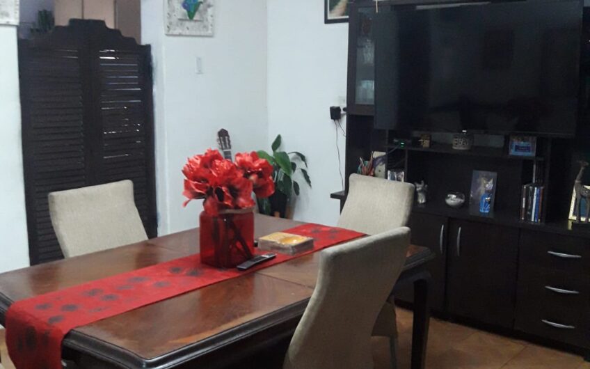 VENDO CASA 2 DORM B° SAN CAYETANO