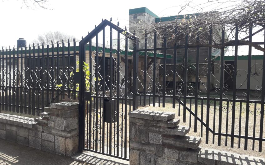 Vendo/Alquilo – Casona Frente al Jockey B° Jardin –