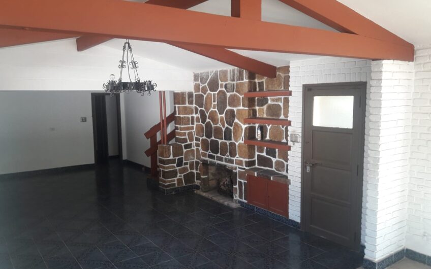 Vendo/Alquilo – Casona Frente al Jockey B° Jardin –