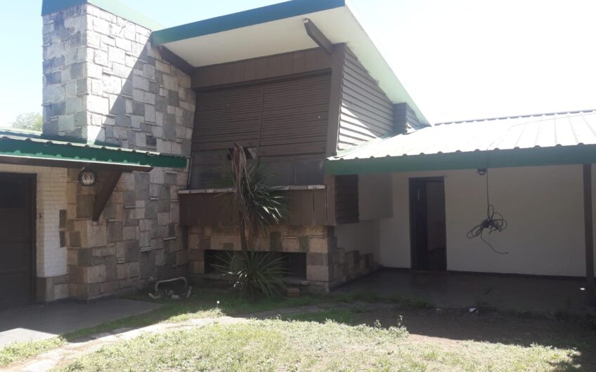 Vendo/Alquilo – Casona Frente al Jockey B° Jardin –