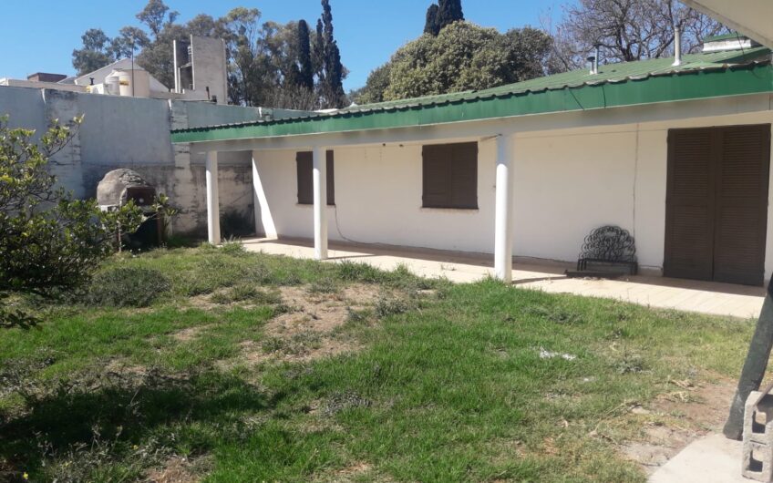 Vendo/Alquilo – Casona Frente al Jockey B° Jardin –