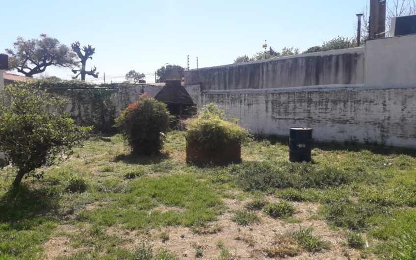 Vendo/Alquilo – Casona Frente al Jockey B° Jardin –