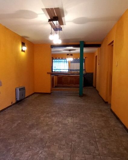 Alquilo Casa B° Talleres Sur. Calle Leartes y Lucio v. De Mansilla.