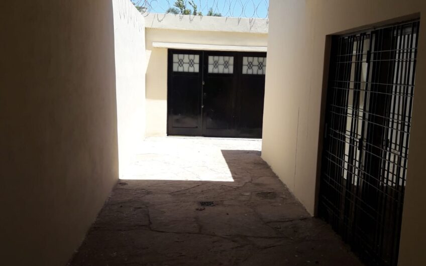 VENDO CASA 3 DORM B° PARQUE LOS MOLINOS