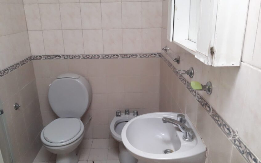 VENDO CASA 3 DORM B° PARQUE LOS MOLINOS