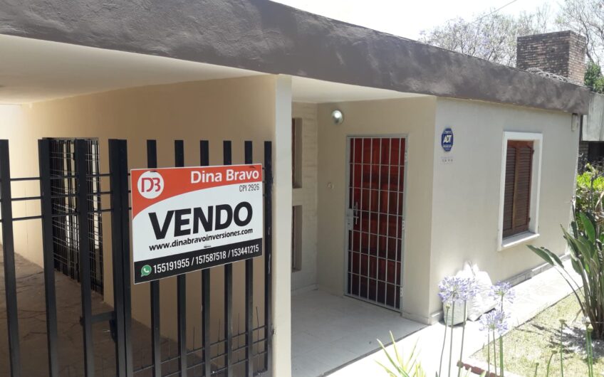 VENDO CASA 3 DORM B° PARQUE LOS MOLINOS