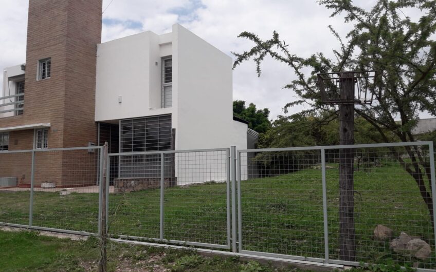 Casa en Salsipuedes. Excelente ubicación.