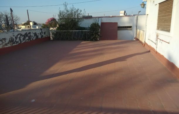 CASA EN VENTA DE 5 DORMITORIOS, B° MAIPU 2da.