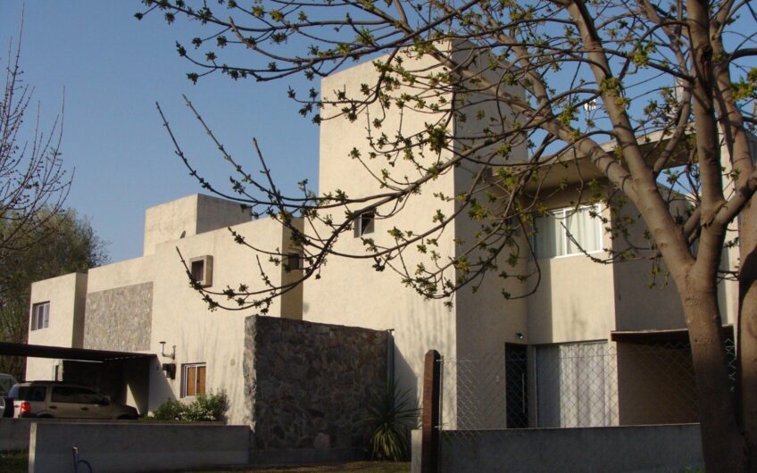 Duplex en venta en Barrio cerrado “La Catalina”