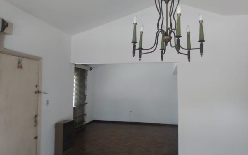 Vendo Casa B° Maipu 1ra sección. A metros de Av. Sabattini