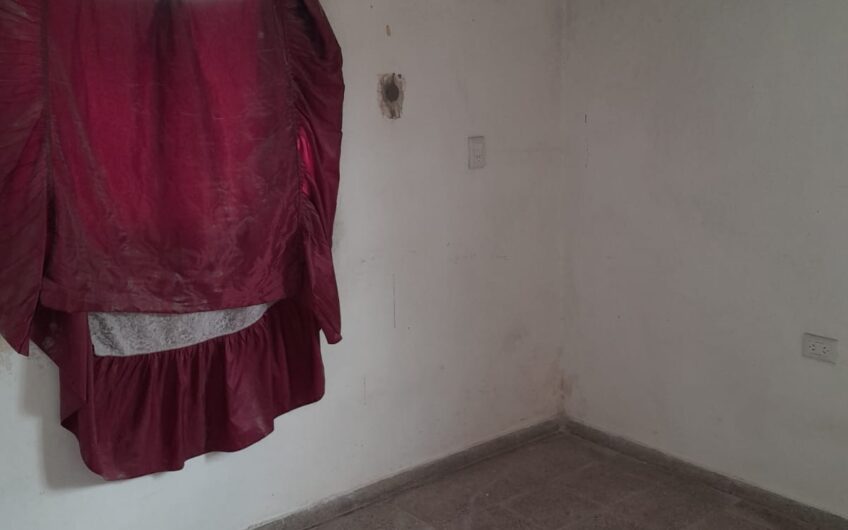 Vendo Casa + Dpto a Refaccionar B° Ferreyra