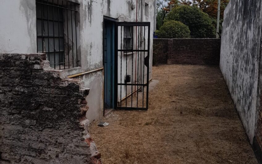 Vendo Casa + Dpto a Refaccionar B° Ferreyra