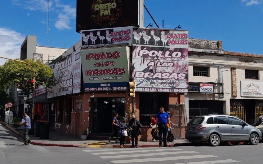 Vendo Excelente esquina Sarmiento y Maipu Ideal Constructora