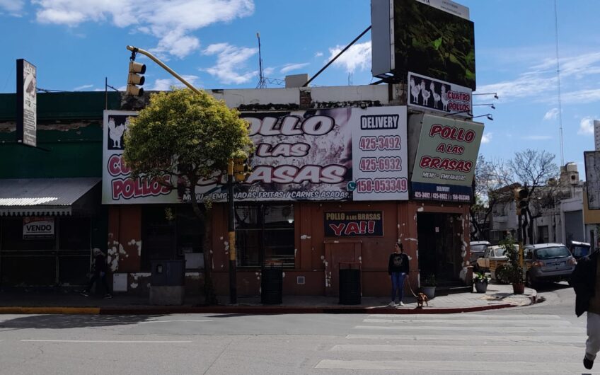 Vendo Excelente esquina Sarmiento y Maipu Ideal Constructora