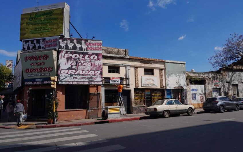 Vendo Excelente esquina Sarmiento y Maipu Ideal Constructora