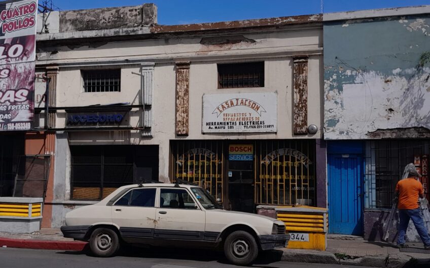 Vendo Excelente esquina Sarmiento y Maipu Ideal Constructora