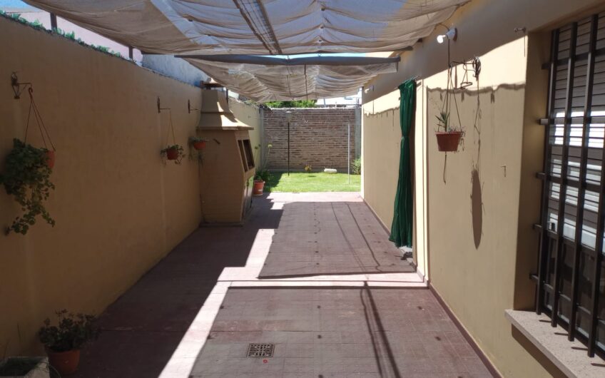 Vendo Hermosa Casa B° Liceo 1ra sección.