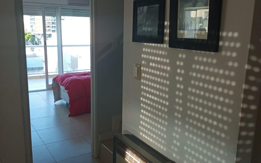 Venta Hermoso Duplex en “Quintas de Santa Ana”