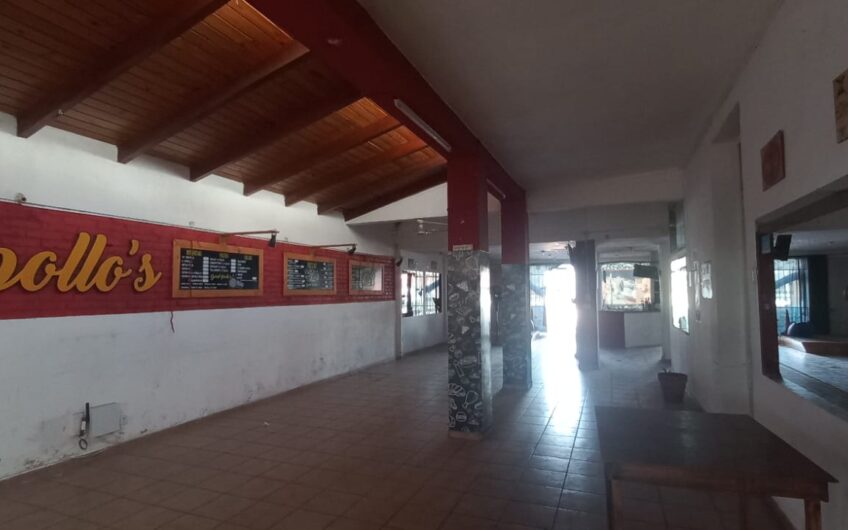 Alquilo Salón Comercial sobre Av. Sabattini. Excelente Ubicación