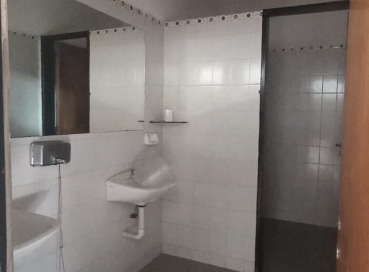 Alquilo Salón Comercial sobre Av. Sabattini. Excelente Ubicación