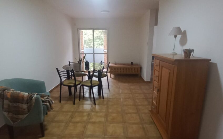 Vendo Departamento B° General Paz. Excelente ubicación.