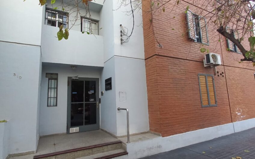 Vendo Departamento B° General Paz. Excelente ubicación.