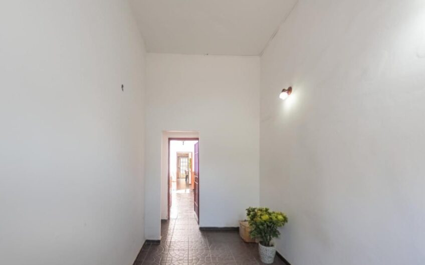 Vendo Casa 2 Dorm. + 2 Locales B° Mirador.