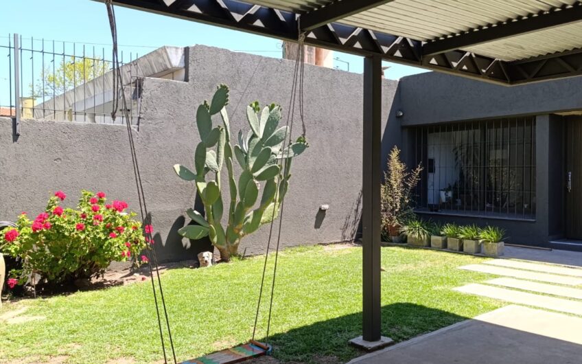 Venta casa B° Colon. Appto Crédito Bancor.