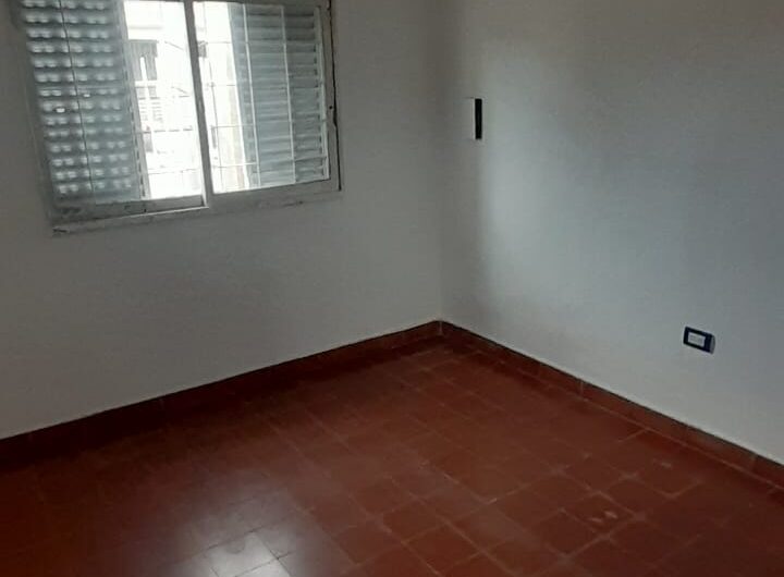 Vendo Casa (un dorm.) + Cocheras B° San Cayetano