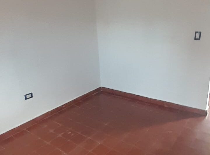 Vendo Casa (un dorm.) + Cocheras B° San Cayetano