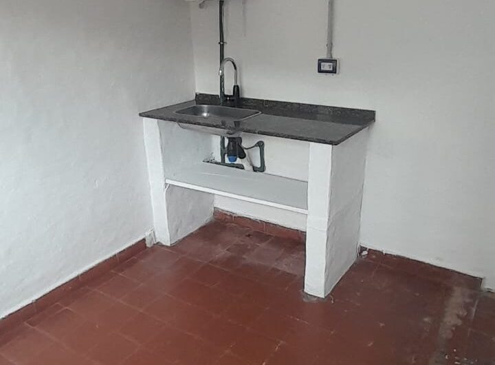 Vendo Casa (un dorm.) + Cocheras B° San Cayetano