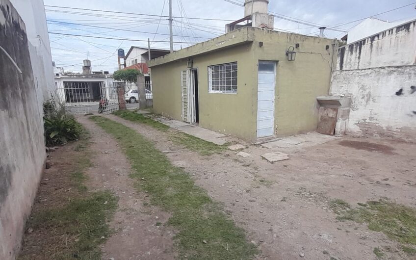 Vendo Casa (un dorm.) + Cocheras B° San Cayetano