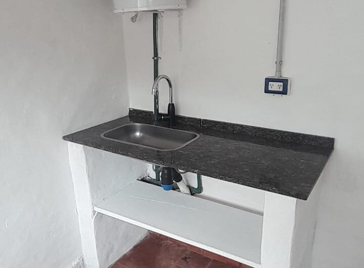 Vendo Casa (un dorm.) + Cocheras B° San Cayetano