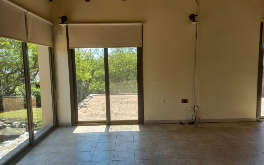 Casa en Venta “VILLA LOS AROMOS” – Cerca de LA BOLSA Y ANIZACATE.