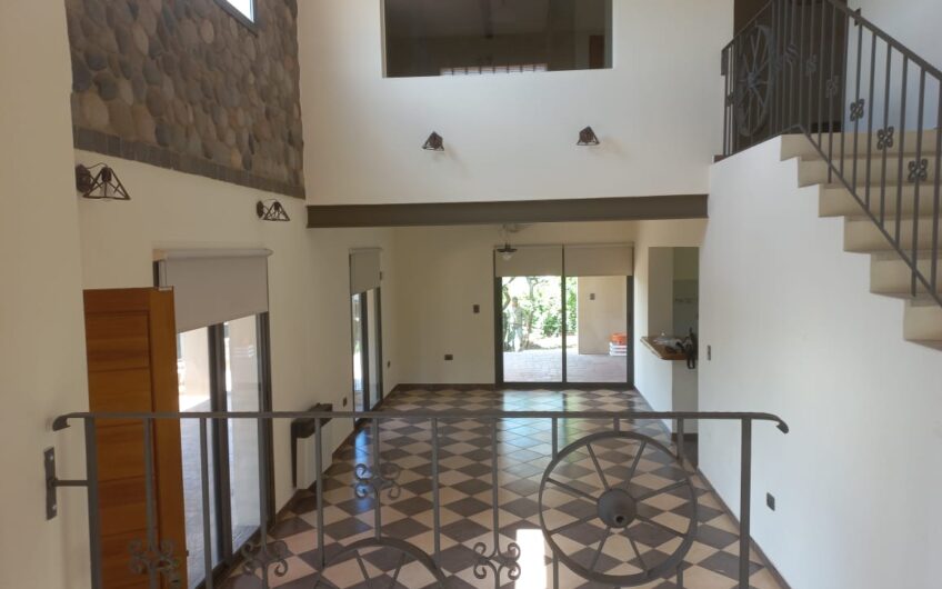 Casa en Venta “VILLA LOS AROMOS” – Cerca de LA BOLSA Y ANIZACATE.