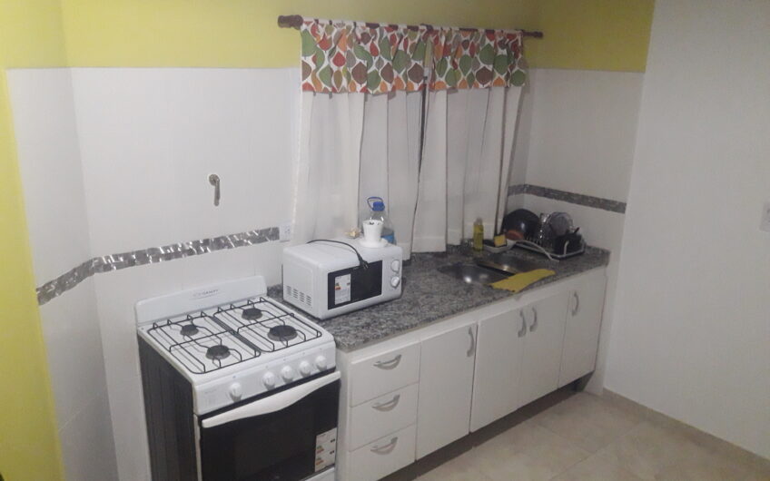 ALQUILO DPTO UN DORM. EN B° CRISOL NORTE.