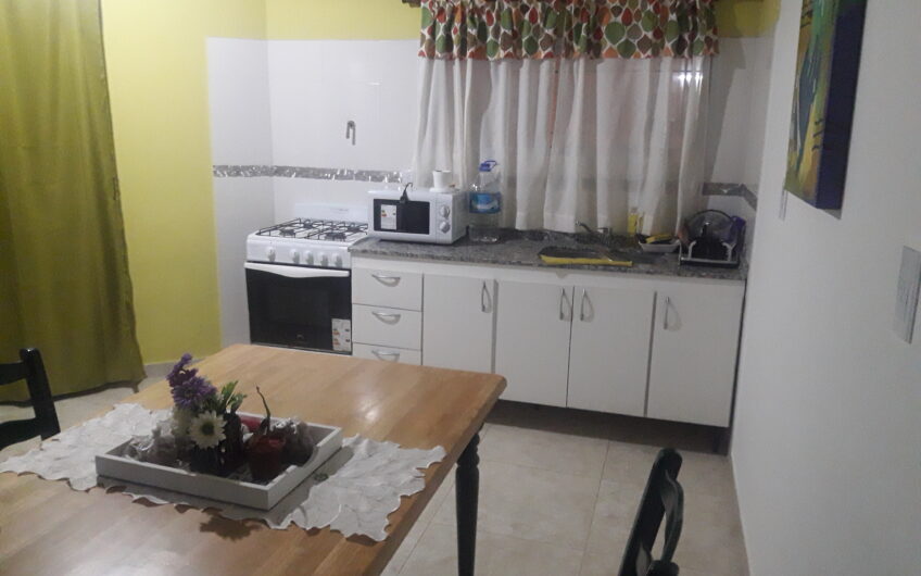ALQUILO DPTO UN DORM. EN B° CRISOL NORTE.