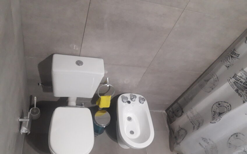 ALQUILO DPTO UN DORM. EN B° CRISOL NORTE.