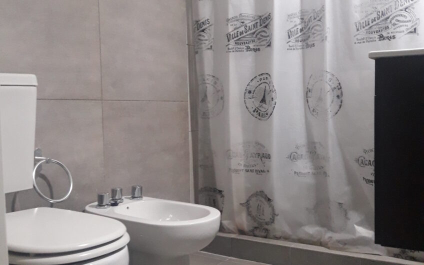 ALQUILO DPTO UN DORM. EN B° CRISOL NORTE.