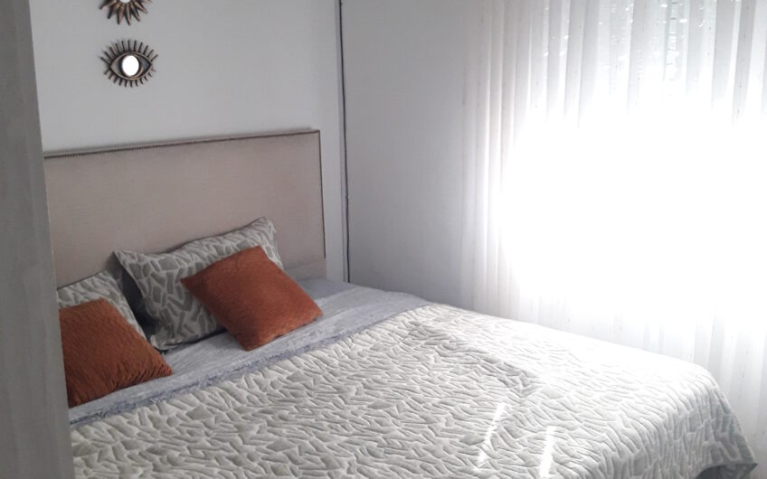 ALQUILO DPTO UN DORM. EN B° CRISOL NORTE.