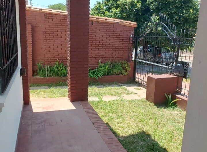 VENDO CASA DE 5 DORM  B° GENERAL PAZ