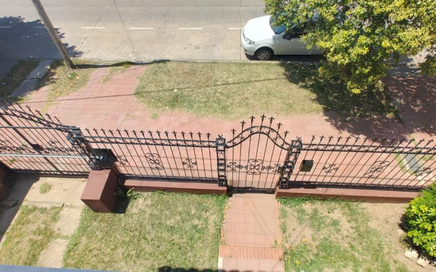 VENDO CASA DE 5 DORM  B° GENERAL PAZ