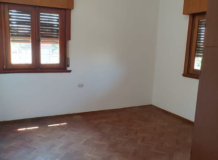 VENDO CASA DE 5 DORM  B° GENERAL PAZ