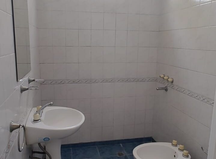 VENDO CASA DE 5 DORM  B° GENERAL PAZ
