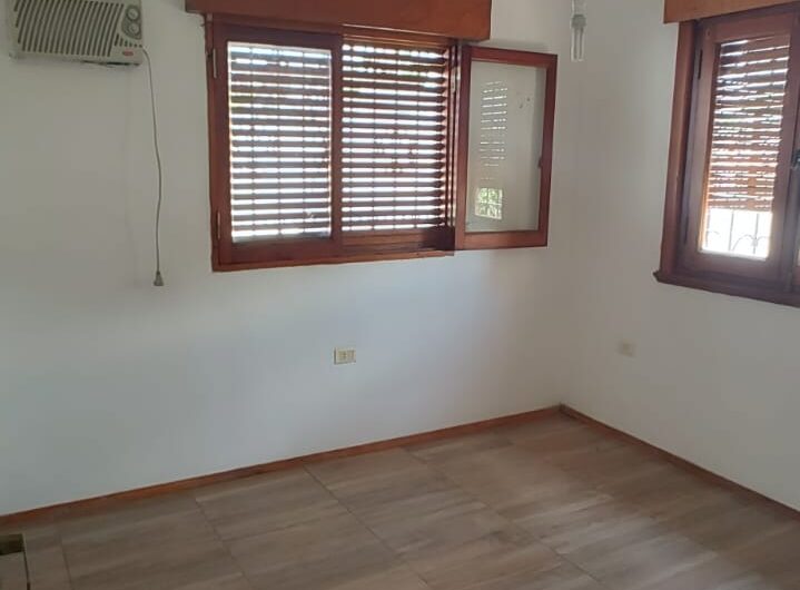 VENDO CASA DE 5 DORM  B° GENERAL PAZ